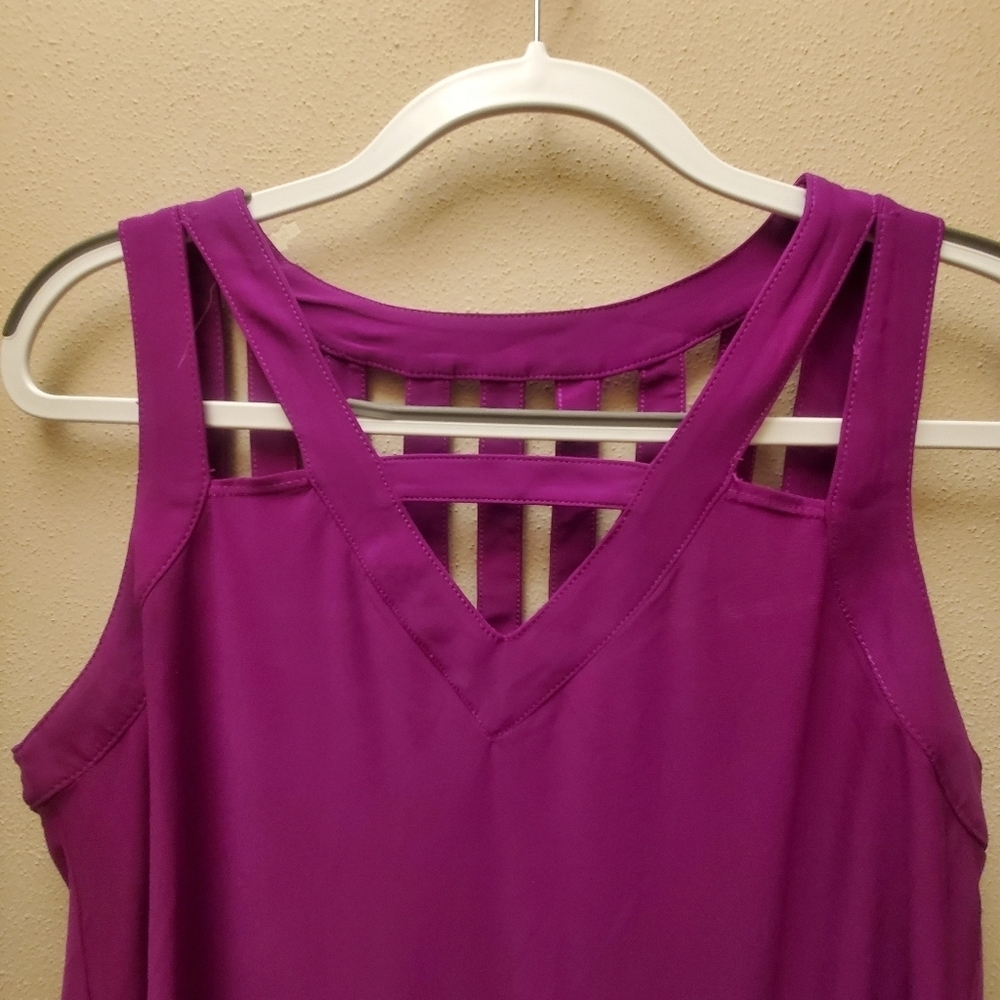 Womens size M sleeveless fuscia lightweight  strappy top  very cute - Picture 6 of 12